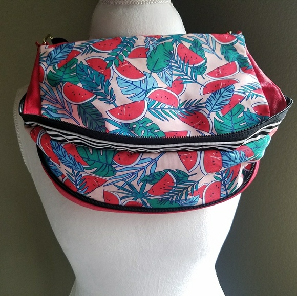 Betsey Johnson Expandable  Clutch - Picture 3 of 7